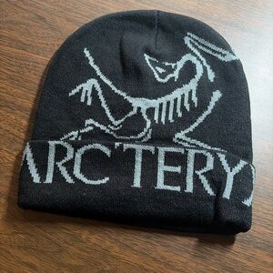 Arc'teryx Black and Gray Logo Beanie